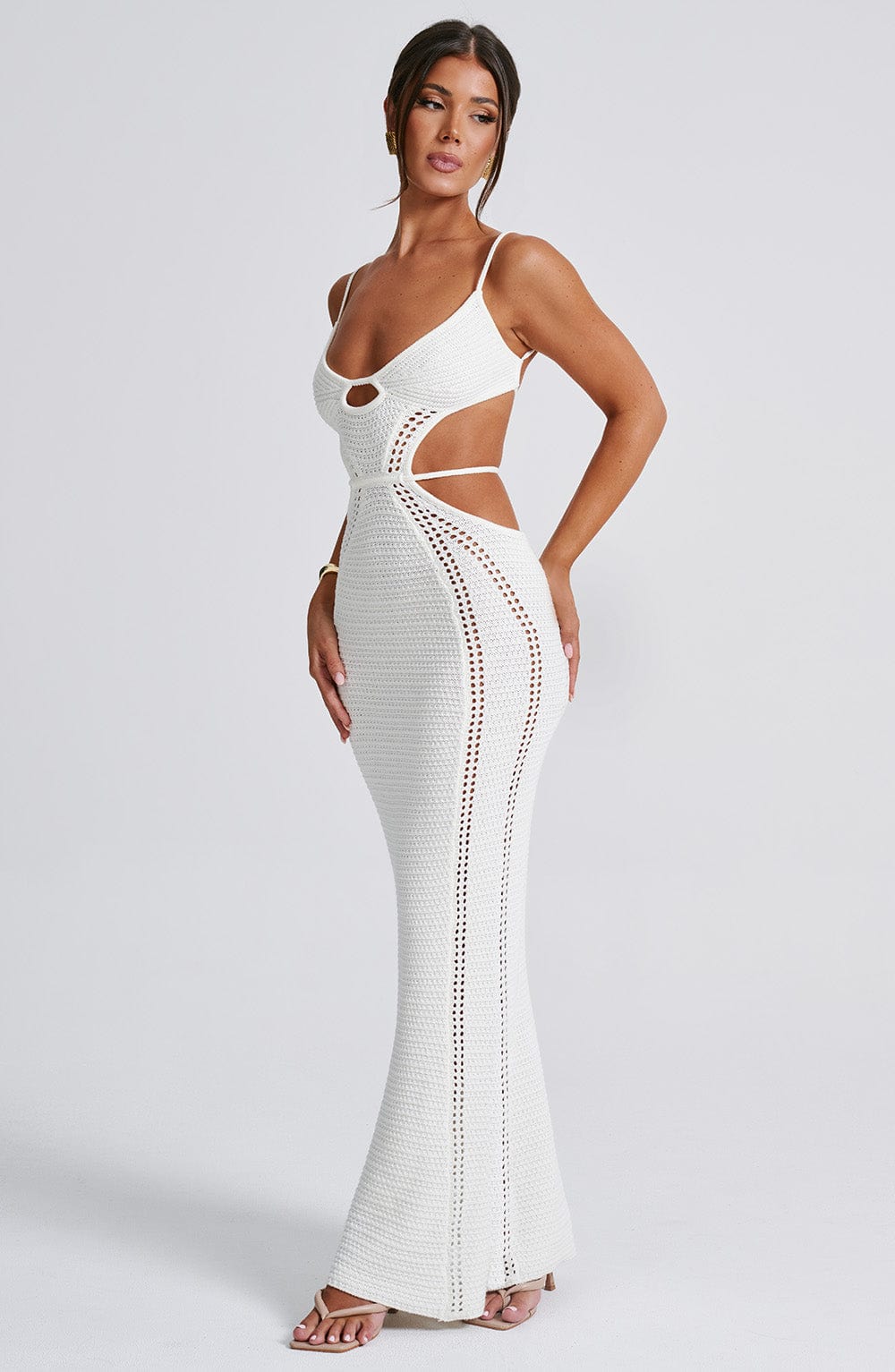 Sırt Bağlamalı Ajurlu Maxi Elbise – Beyaz