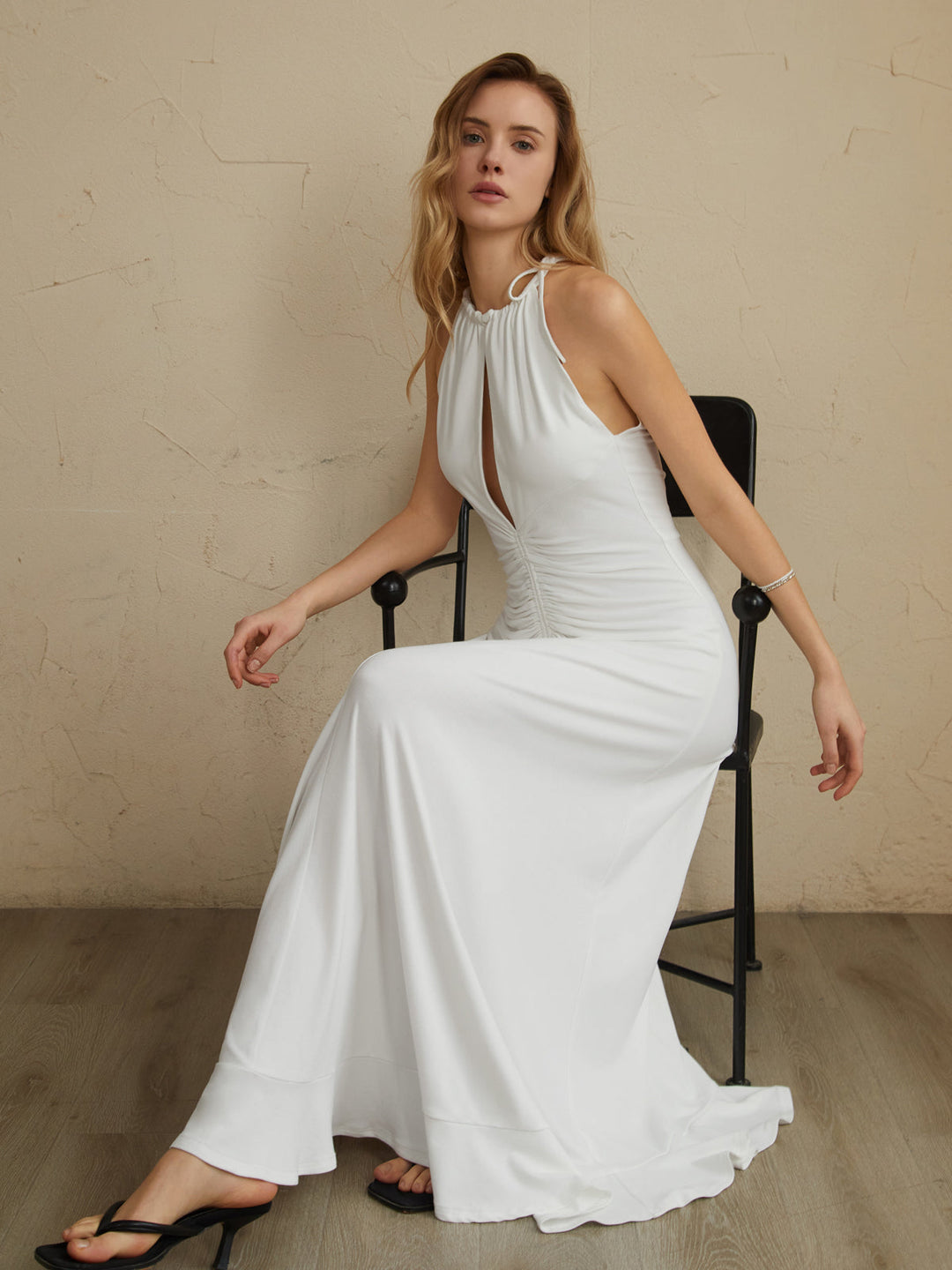 Halter Yaka Büzgülü Uzun Elbise – Beyaz