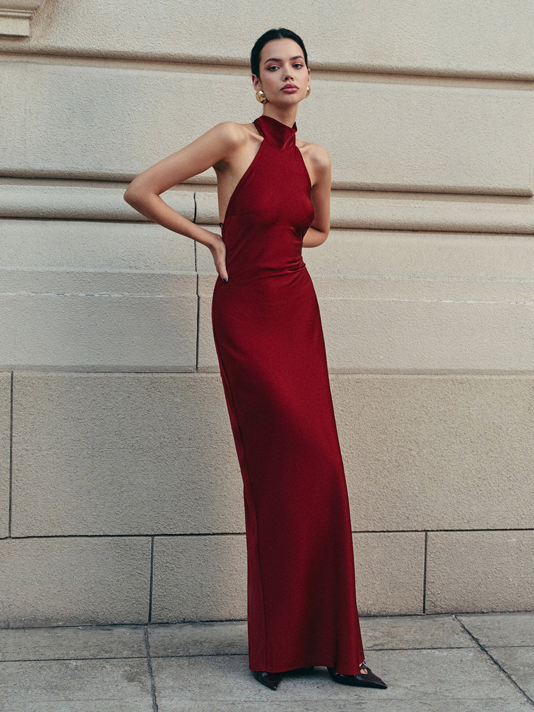 Saten Halter Yaka Sırt Dekolteli Maxi Elbise – Bordo