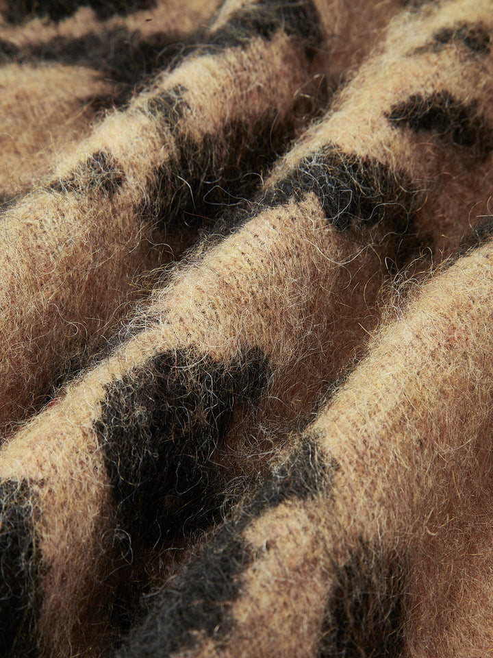 Oversize Boğazlı Leopar Desenli Yumuşak Triko – Kahverengi