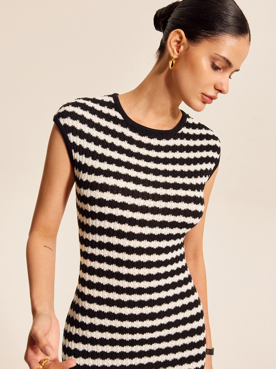 Bisiklet Yaka Çizgili Fit Triko Elbise – Siyah Ekru
