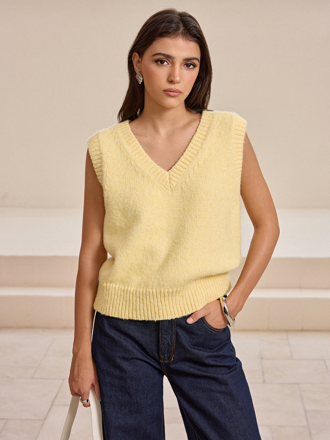 V Yaka Oversize Örgü Süveter – Sarı