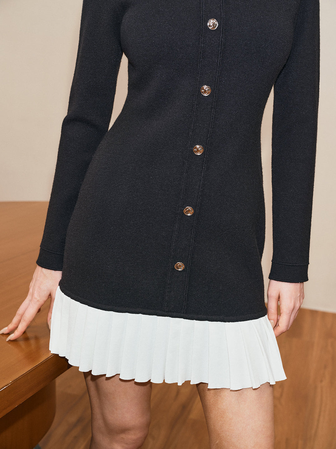 Düğmeli Fit Triko Elbise – Siyah