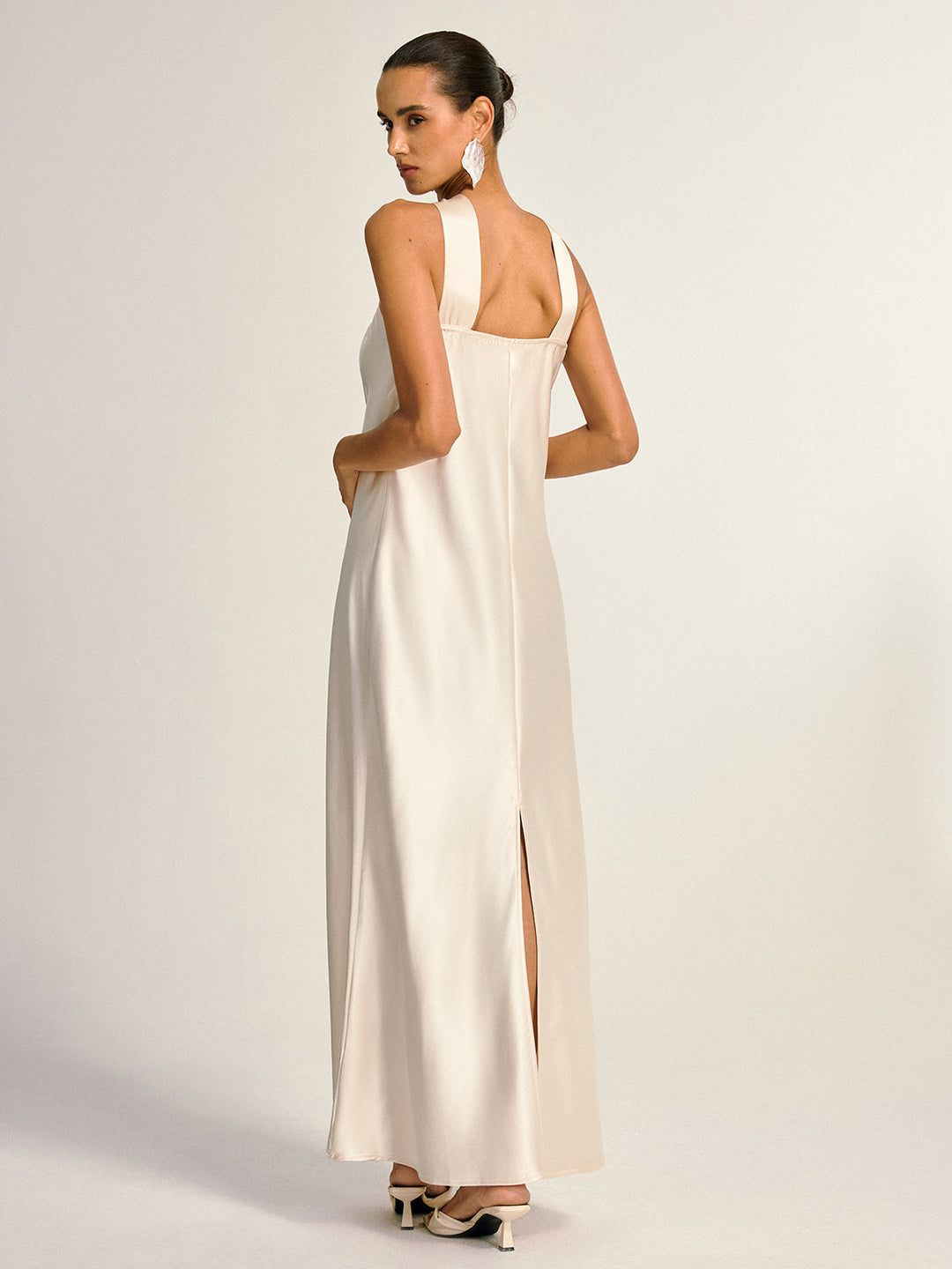 Halter Yaka Saten Uzun Elbise – Krem