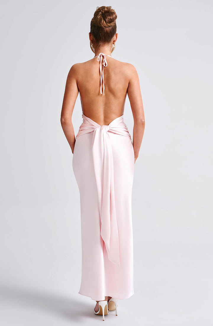 Saten Halter Yaka Yırtmaçlı Uzun Elbise – Pudra