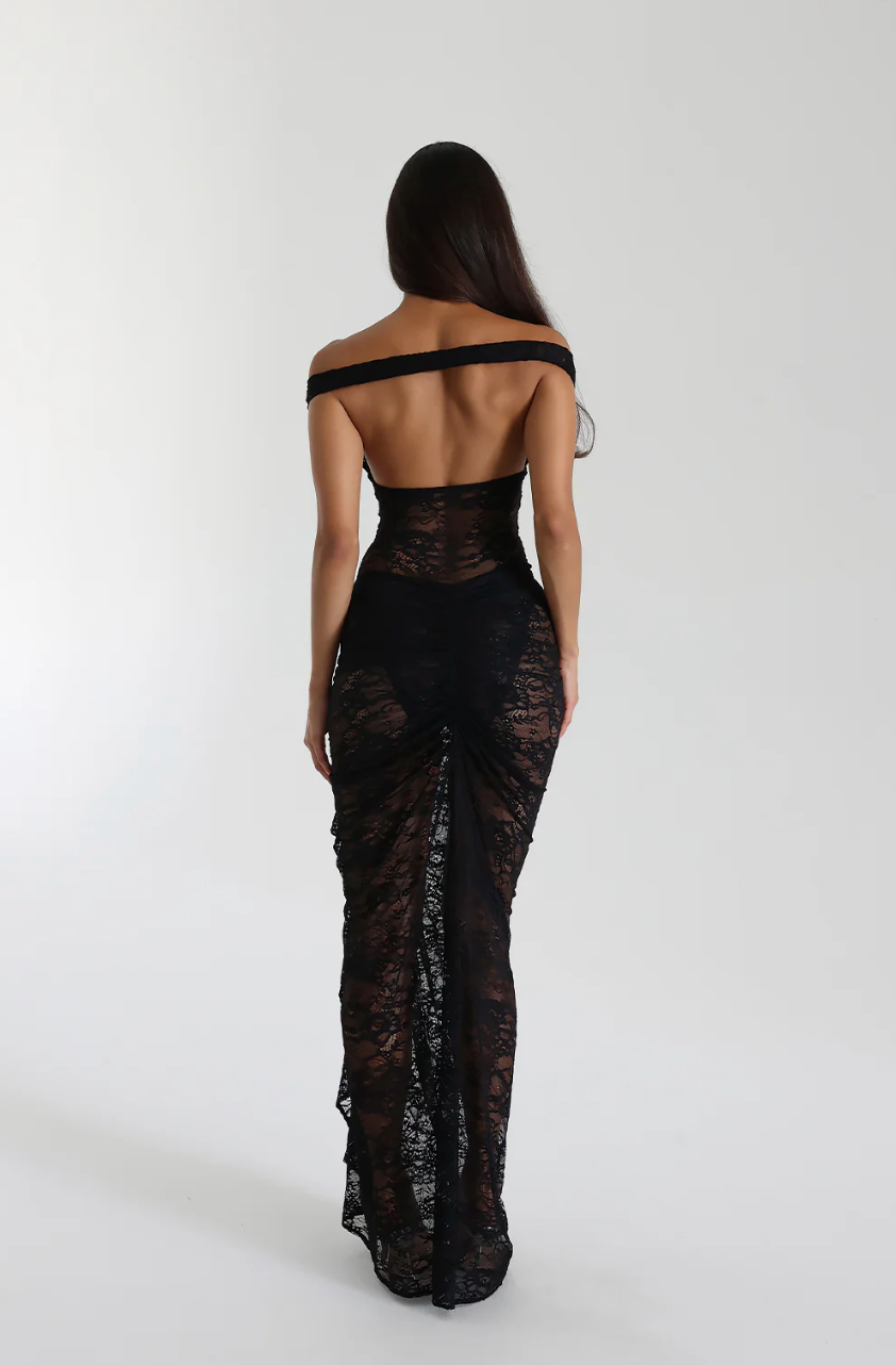 Dantelli Off-Shoulder Transparan Uzun Elbise – Siyah