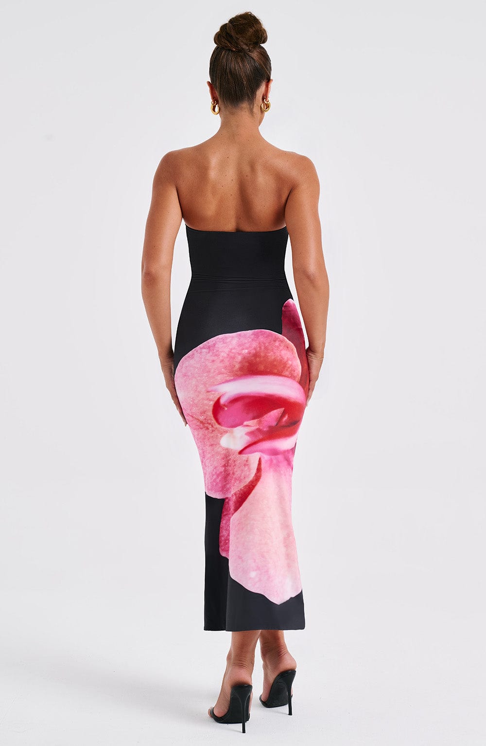 Askılı Straplez Floral Desenli Midi Elbise – Siyah