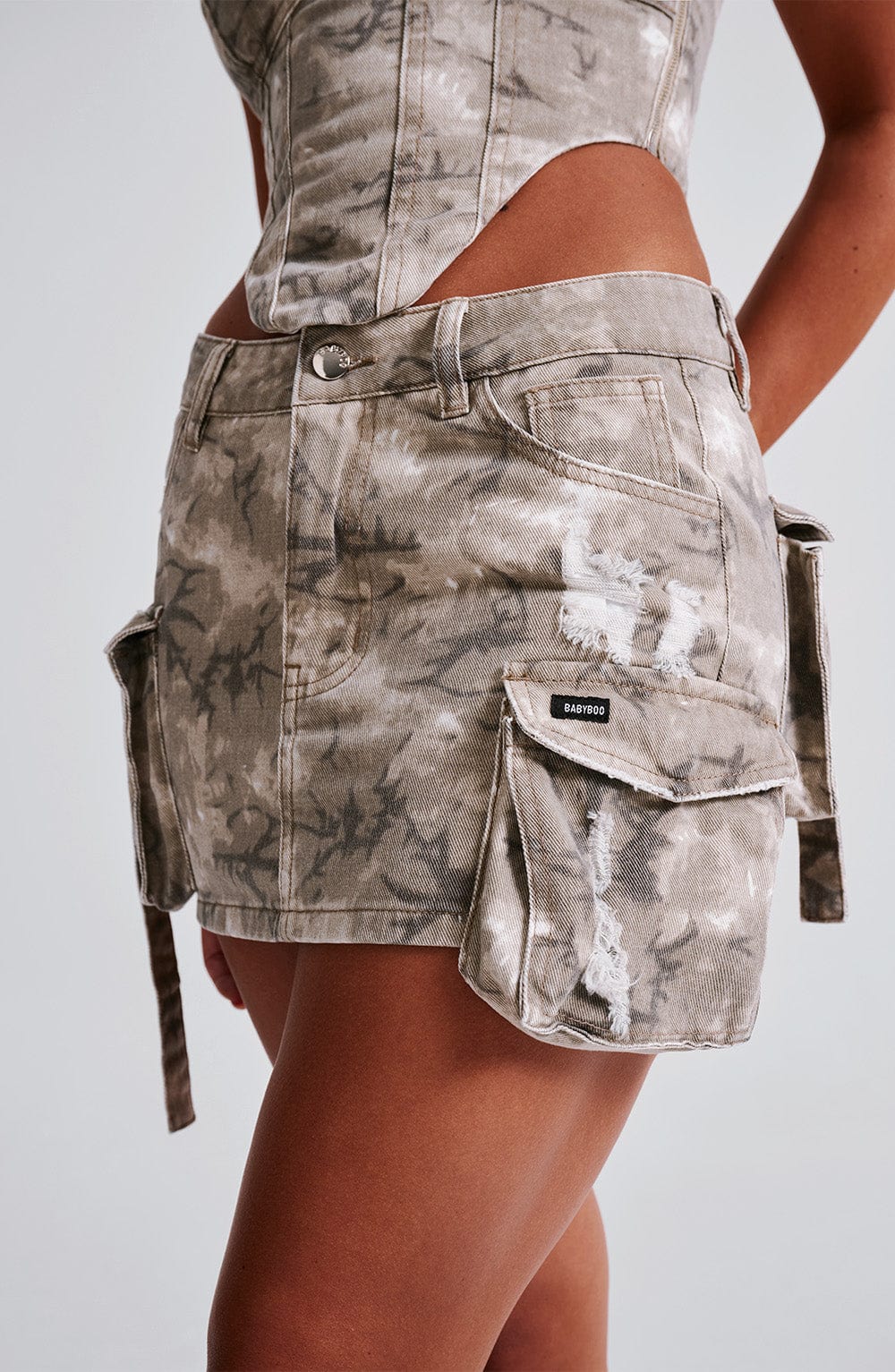 Denim Cep Detaylı Mini Kargo Etek – Gri Batik