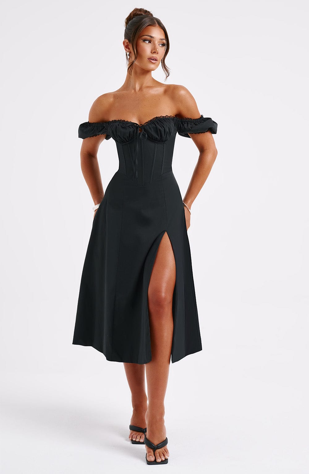 Drape Detaylı Korsajlı Yırtmaçlı Midi Elbise – Siyah