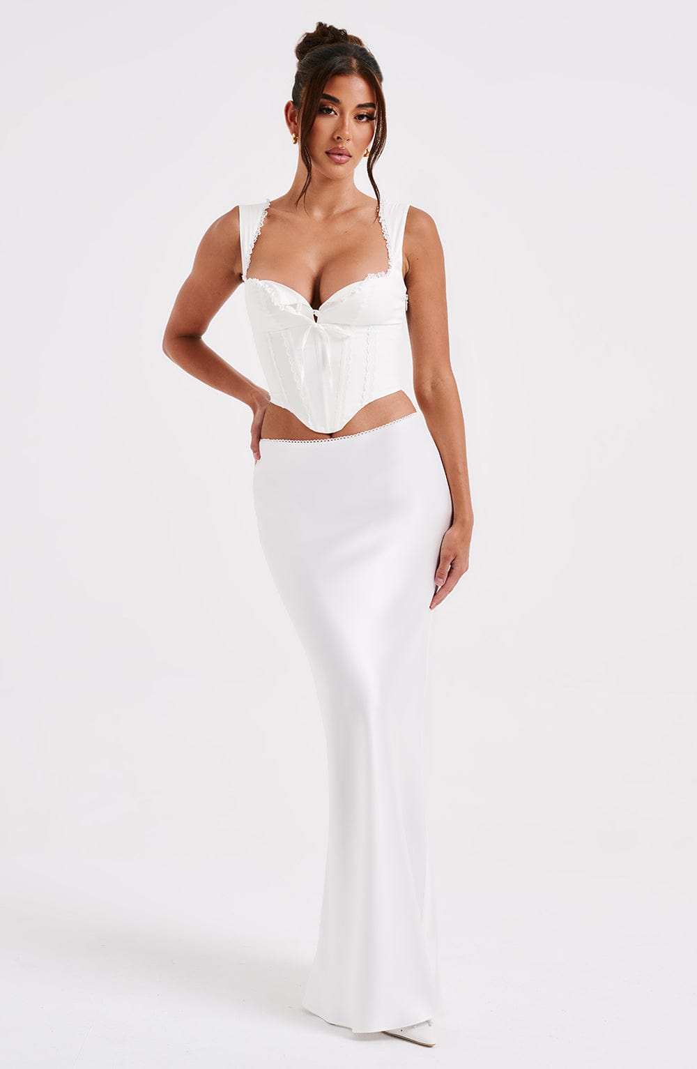 Dantel Detaylı Korsajlı Crop Top – Beyaz