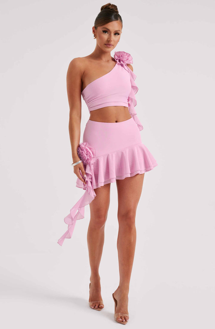 Tek Omuzlu Çiçek Detaylı Crop Top – Pudra
