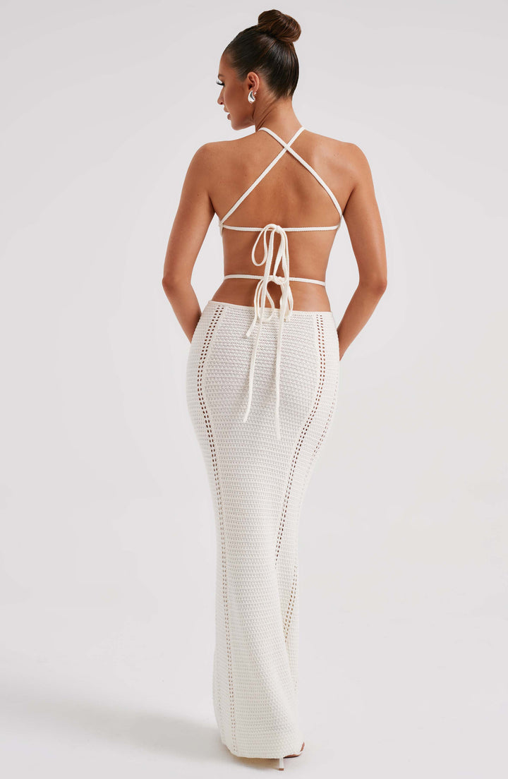 Halter Yaka Örgü Kesim Detaylı Uzun Elbise – Beyaz