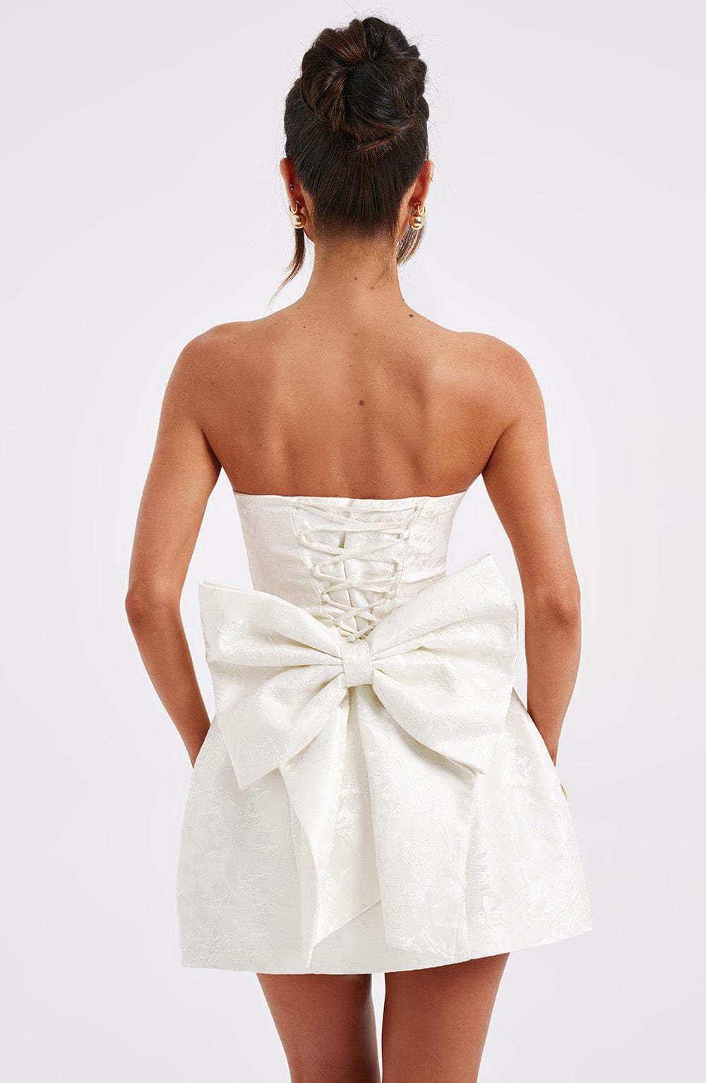 Straplez Fiyonklu Mini Elbise – Beyaz