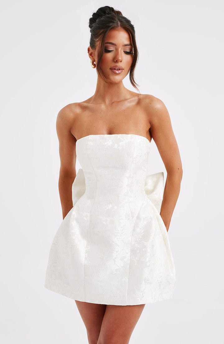 Straplez Fiyonklu Mini Elbise – Beyaz