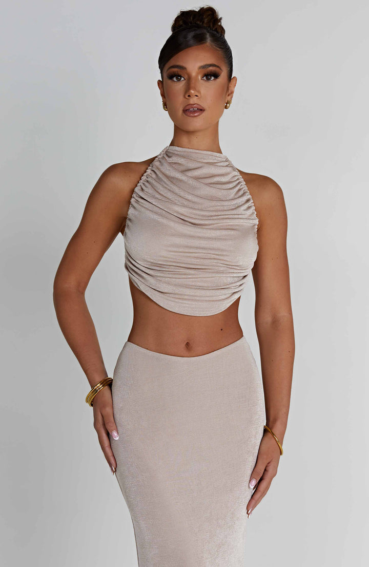 Halter Yaka Drapeli Sırt Bağlamalı Crop Top – Bej