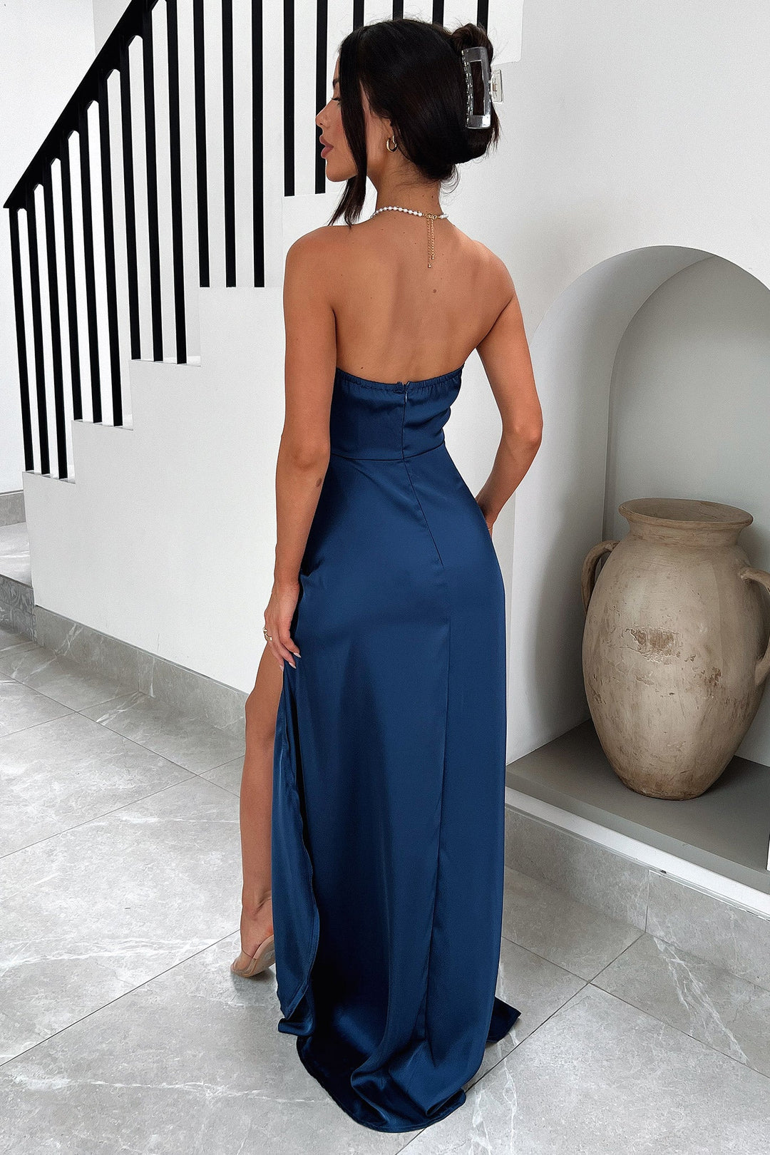 Straplez Yırtmaçlı Saten Maxi Elbise – Lacivert