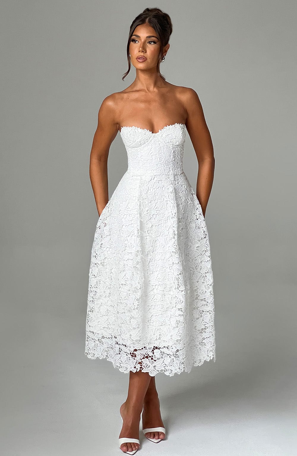 Straplez Dantel Midi Elbise – Beyaz