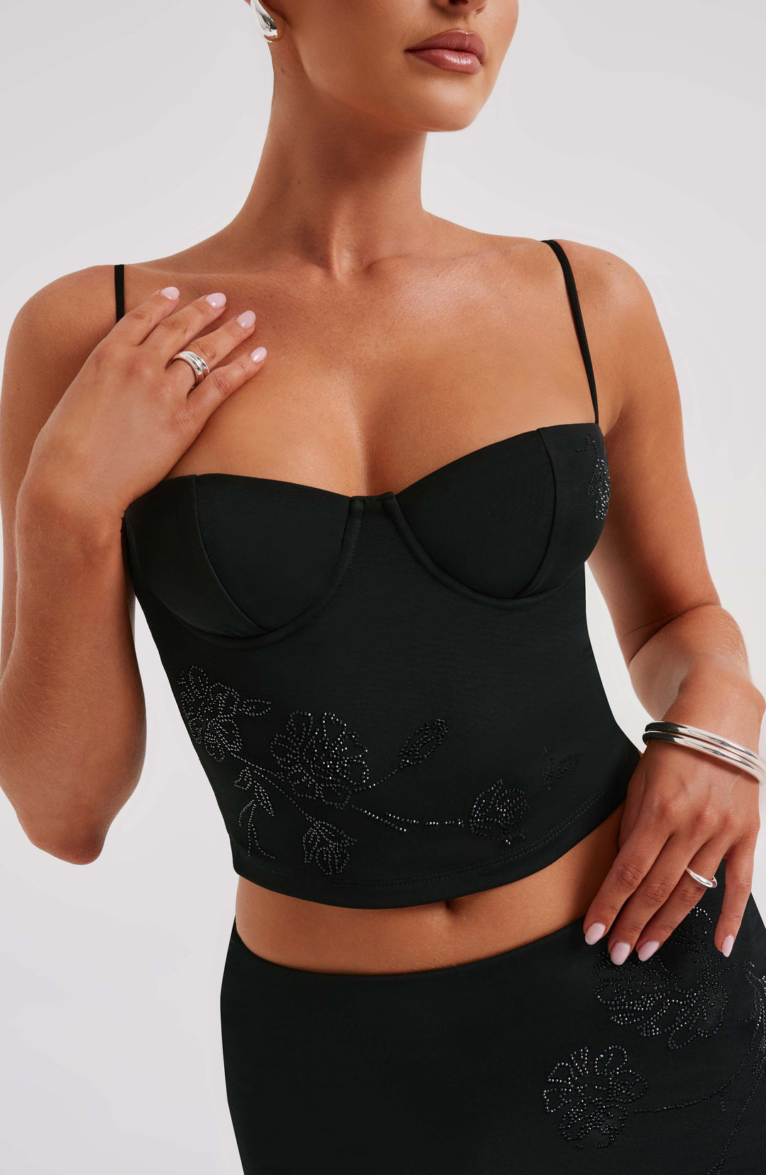 Büstiyer Crop Top İnce Askılı Dekolteli – Siyah