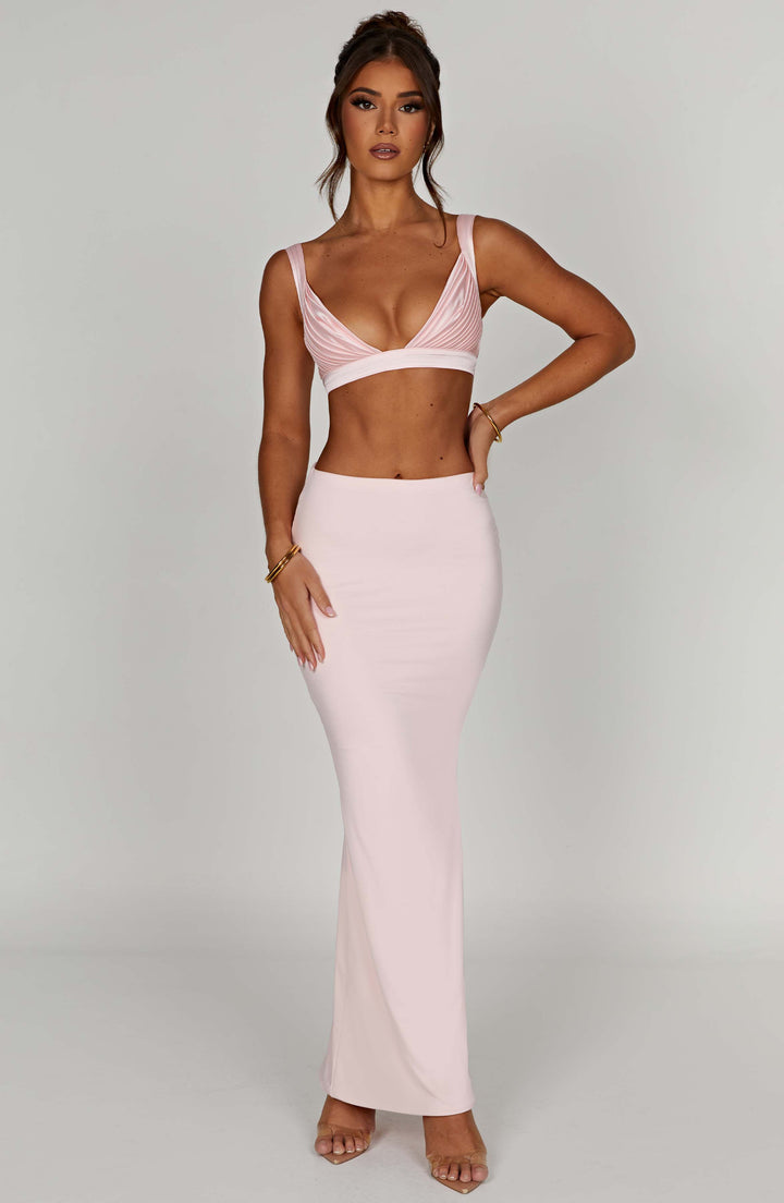 Saten Pliseli İnce Askılı Crop Top – Pudra