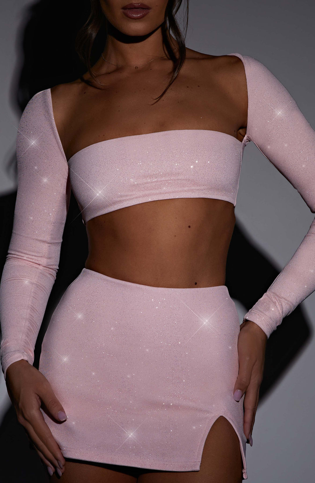 Uzun Kollu Parlak Crop Top – Pudra