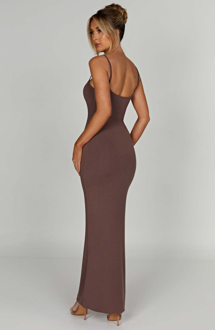Askılı İnce Fit Kesim Maxi Elbise – Kahve