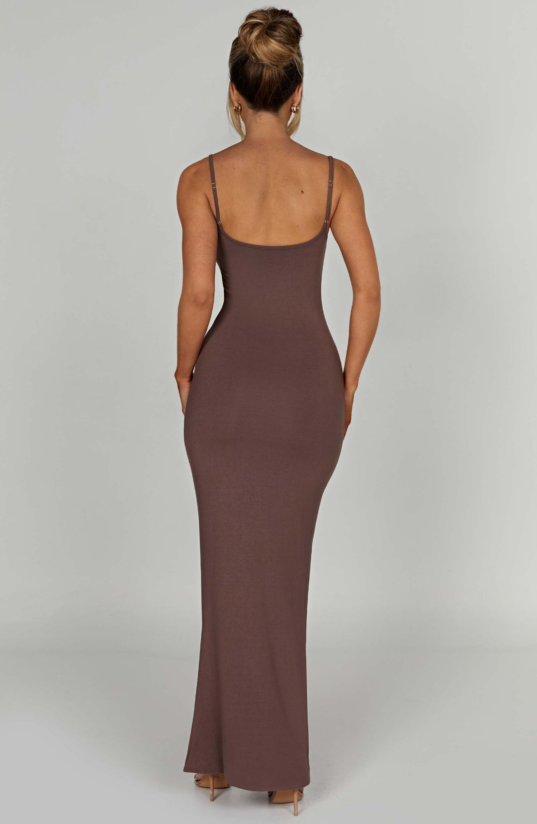 Askılı İnce Fit Kesim Maxi Elbise – Kahve