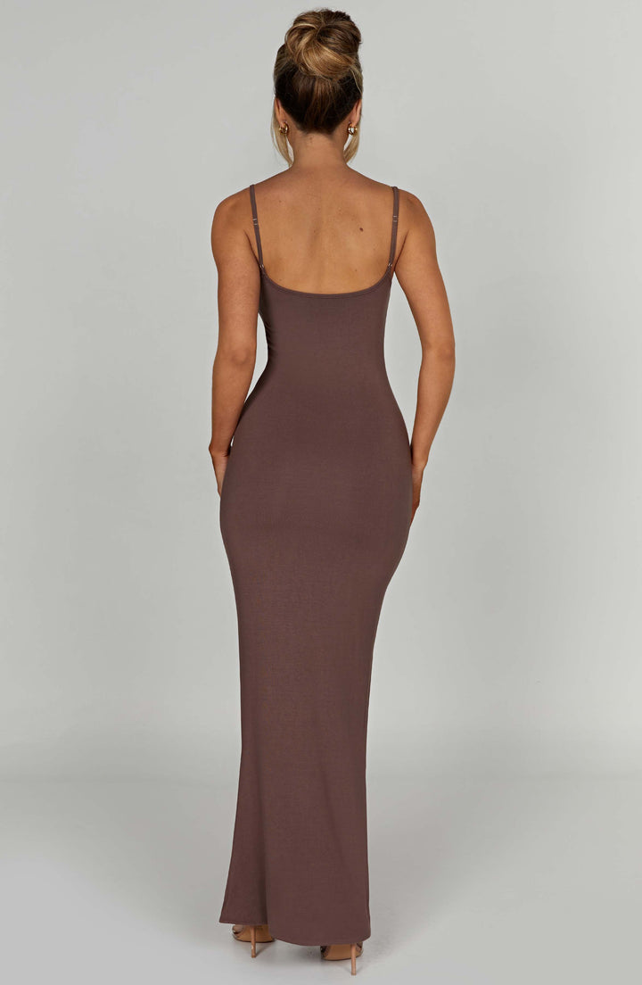 Askılı İnce Fit Kesim Maxi Elbise – Kahve
