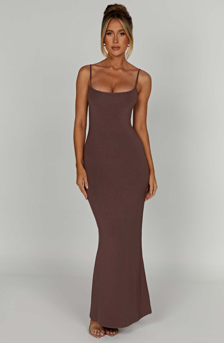 Askılı İnce Fit Kesim Maxi Elbise – Kahve
