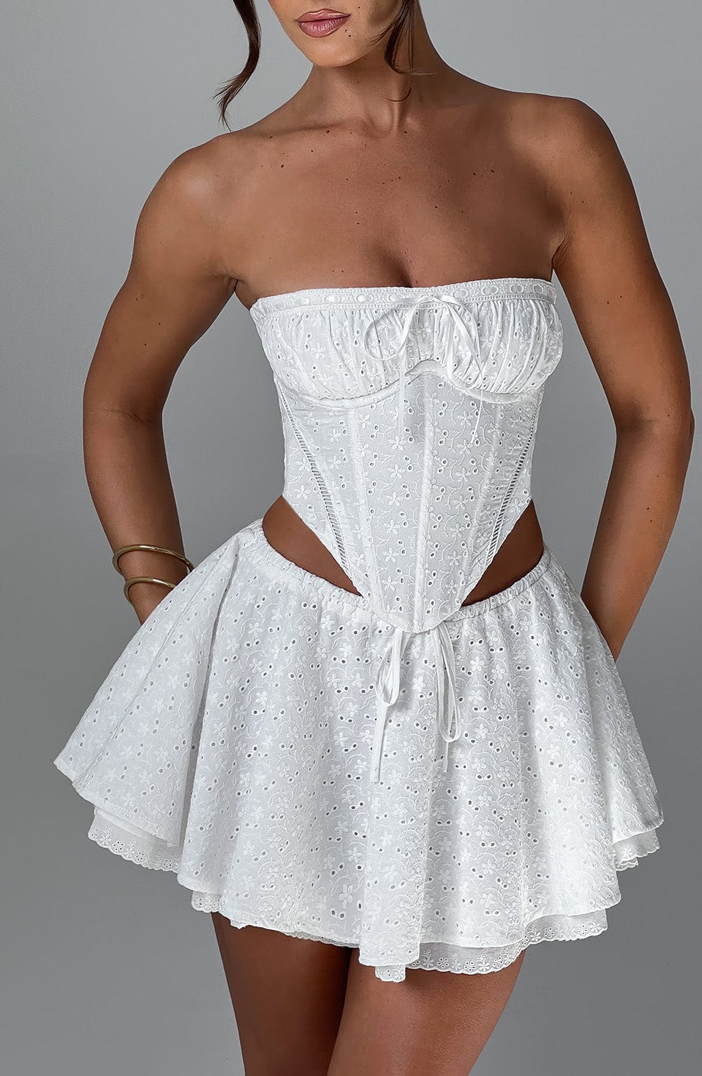 Dantelli Korsajlı Mini Top – Beyaz